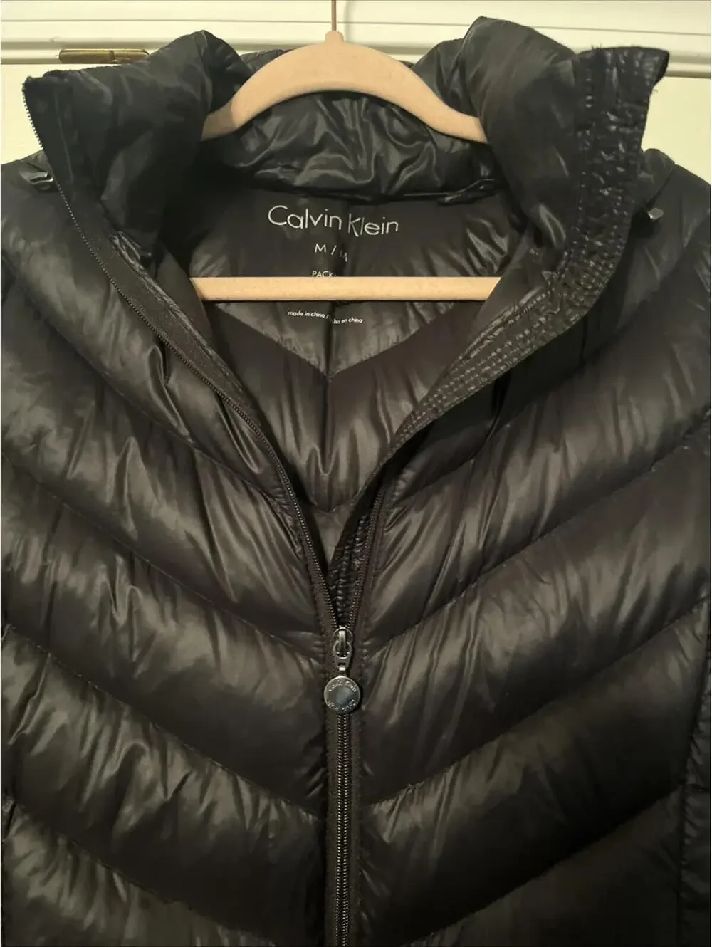 Calvin Klein Packable Pre-owned Down Lightweight Hooded Black Coat Size Medium!! - Picture 5 of 6